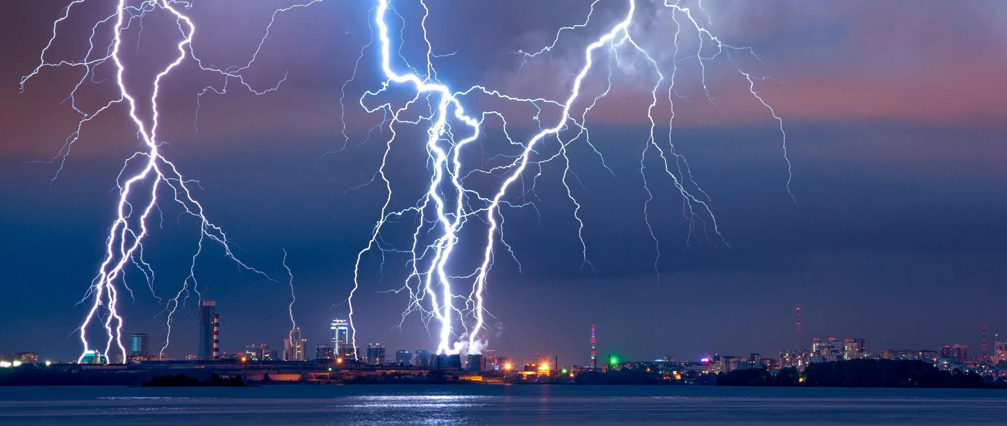 Thunder and lightning on the sea